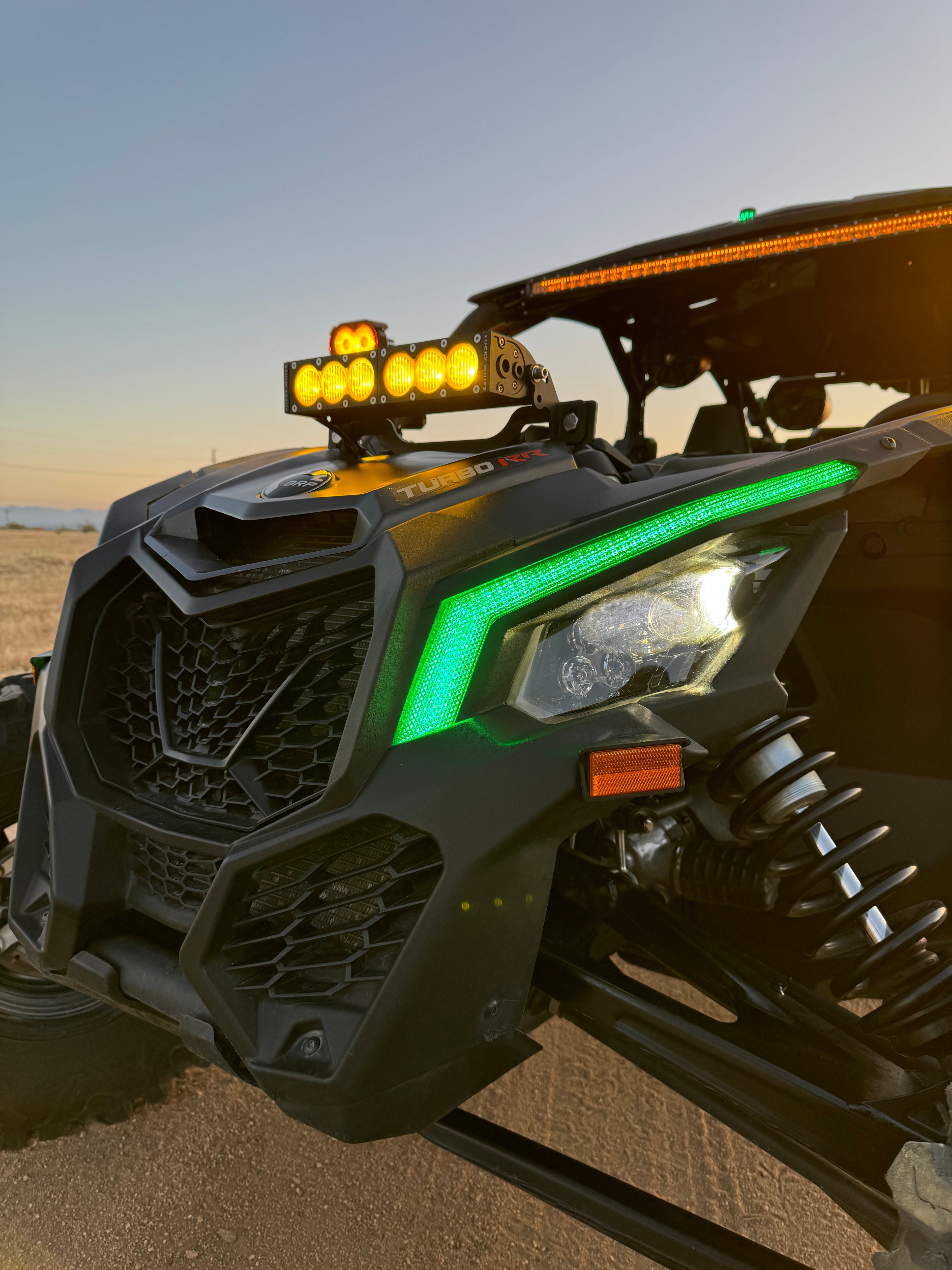 Colmillos RGB Can-Am X3 detalle